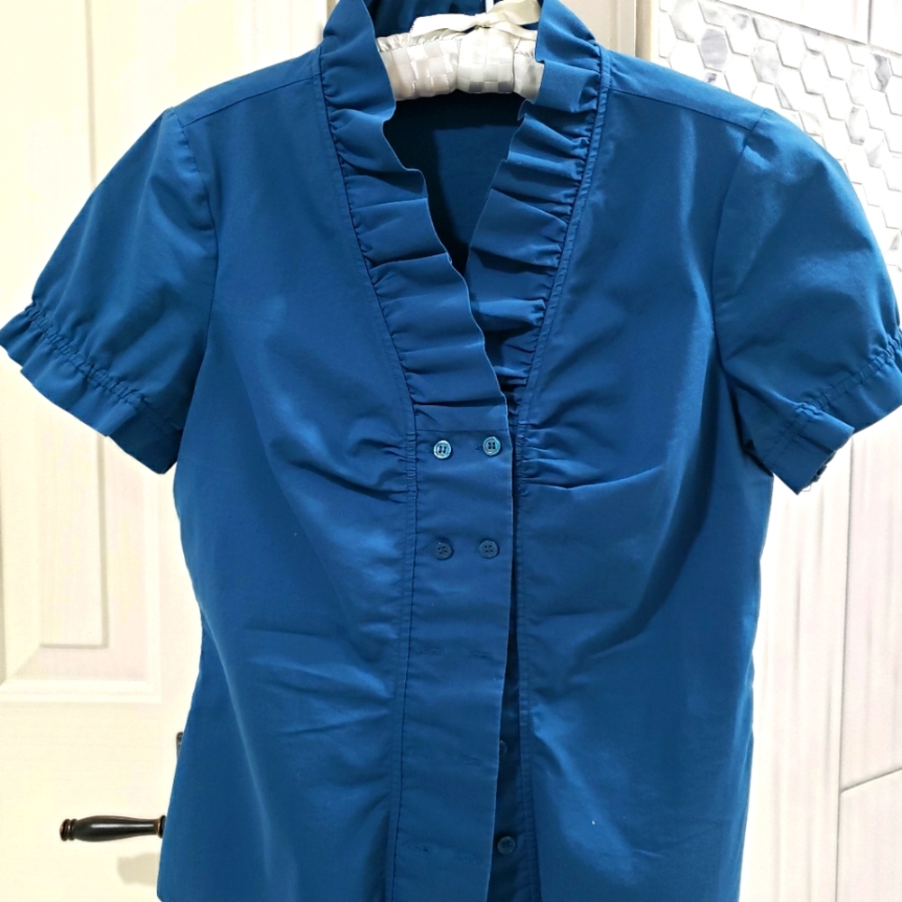 Women's Junior's The Limited gently used blouse, top size xs, in teal blue.
